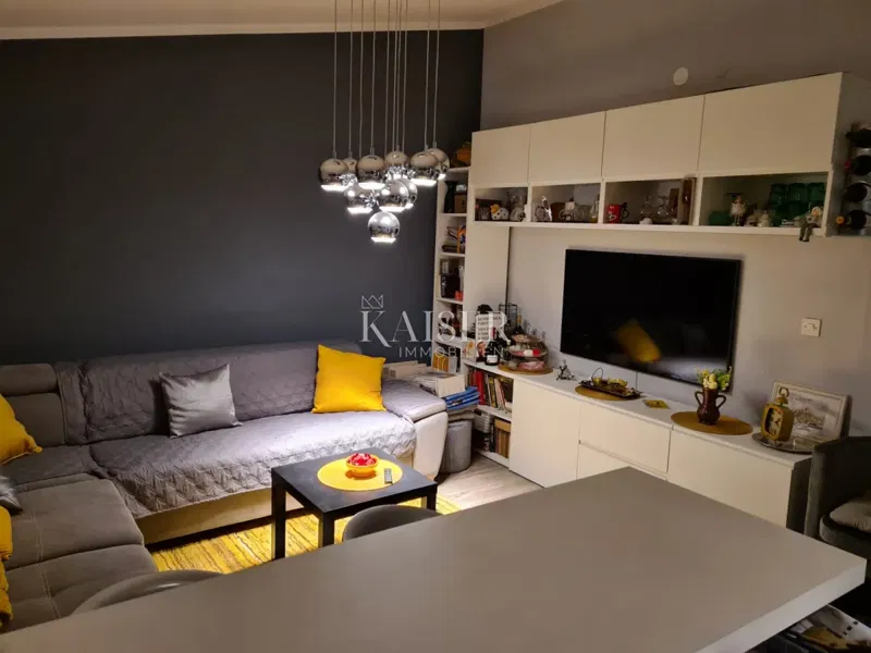 Novi Vinodolski - 2 bedroom + living room apartment in the city center with parking – 2