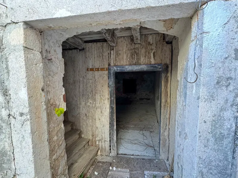 Reihenhaus aus Stein zur Renovierung