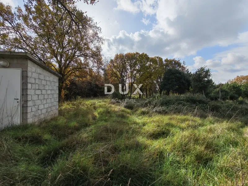 ISTRIA, PULA - Przestronna działka rolna o powierzchni 11420m2! – 2