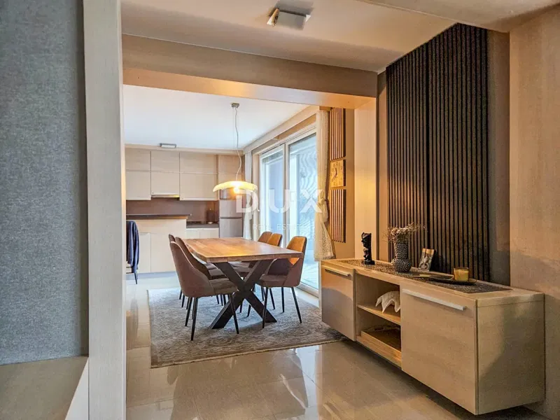 PULA, PJEŠČANA UVALA - superbly furnished apartment with terrace just 150 meters from the sea, parking – 2