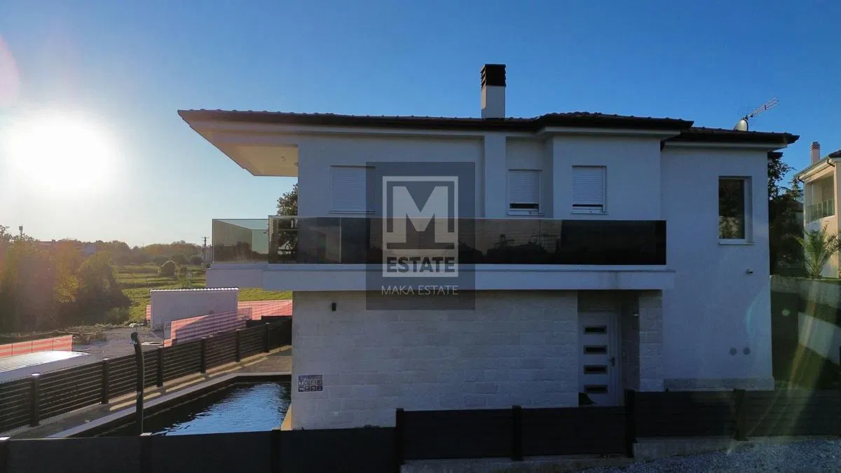 Kaštelir, okolica, kuća sa bazenom u mirnom naselju