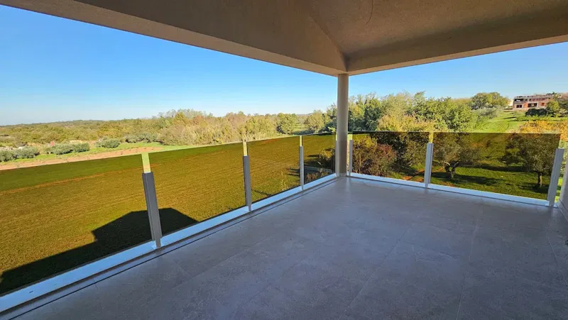 Casa bifamiliare in posizione tranquilla con splendida vista mare e piscina – 3