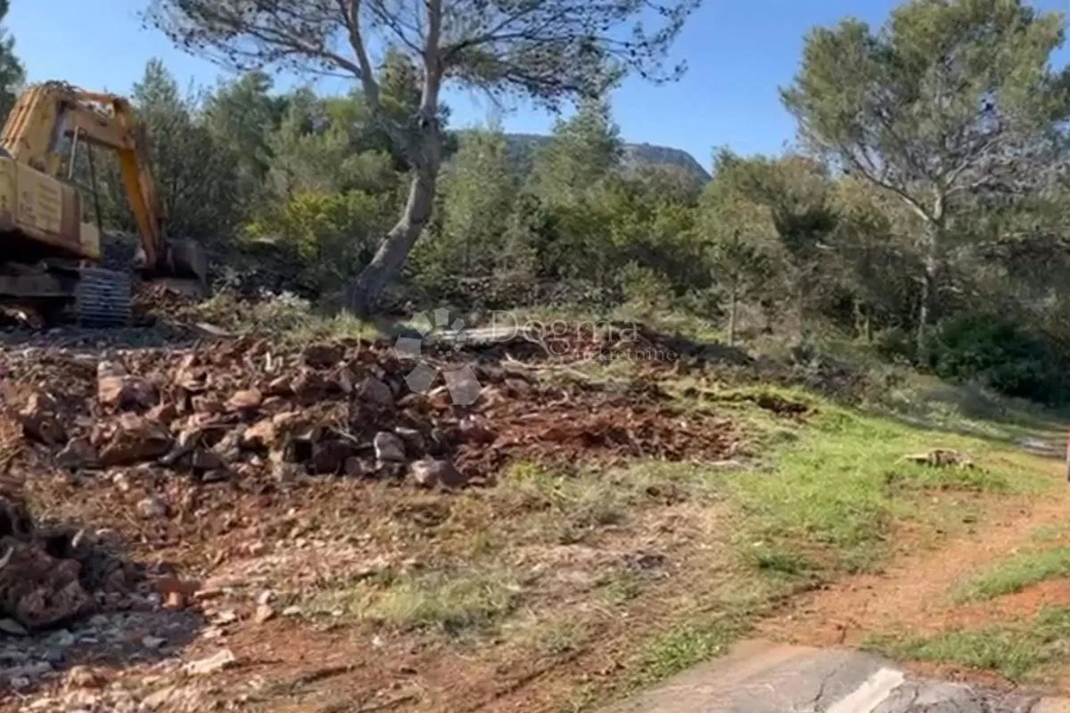 Építési telek Jelsa, 1.900m2