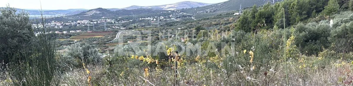 KAŠTEL STARI -POLJOPRIVREDNA PARCELA  S POGLEDOM