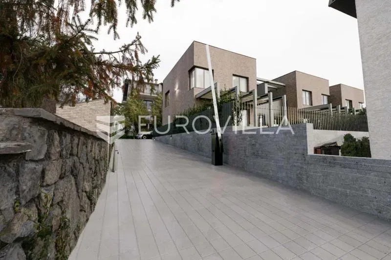Zagreb, Maksimir, a modern house in a row, new building Remete Hills – 2