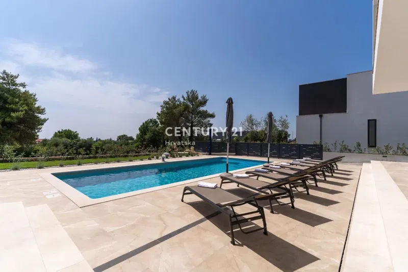 VABRIGA, BEAUTIFUL, LUXURIOUS VILLA WITH A POOL IN AN EXCELLENT LOCATION – 2