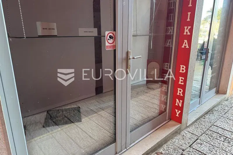 Istria, Rovinj, commercial space 15m2 near the Rovinj waterfront – 2