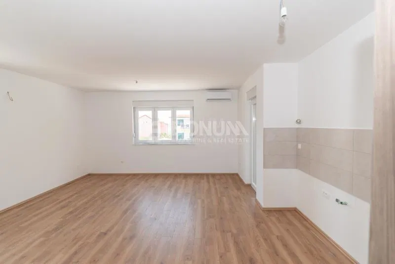 Kuća s dva stana na mirnoj lokaciji, Vodice – 3
