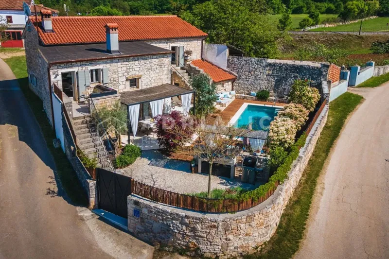 Istria, Kanfanar – Authentic stone villa with a pool – 2