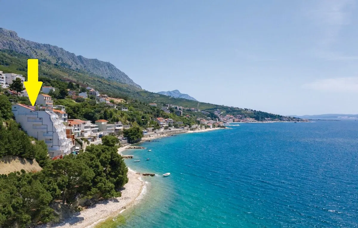 Omiš rivijera - dvosoban komforan stan 119 m2, velika terasa, pogled na more