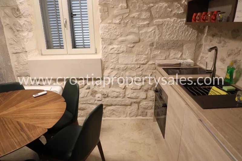 Hvar, old stone house for sale, 800.000 € – 2