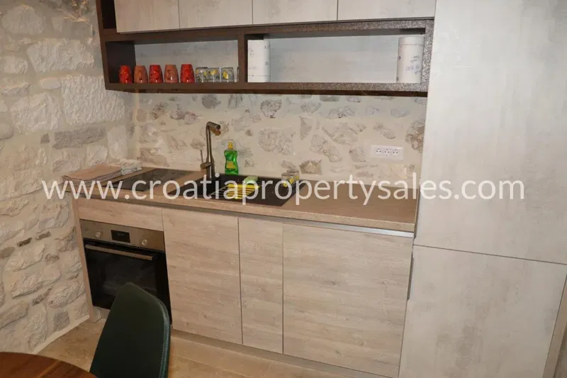 Hvar, old stone house for sale, 800.000 € – 3