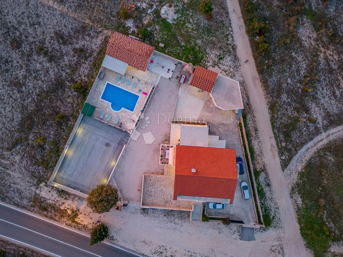 Дом Donje Biljane, Benkovac, 1.600m2
