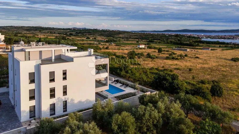 Dom Crno, Zadar, Jadranska magistrala, 95m2 – 2