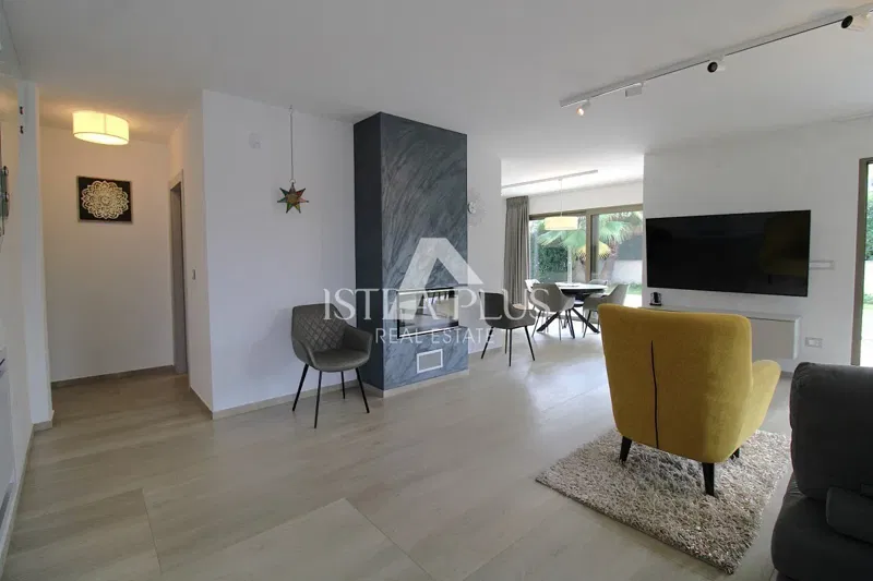 Esclusiva dell'agenzia! Bellissima villa moderna a soli 2 km da Parenzo e dal mare – 2