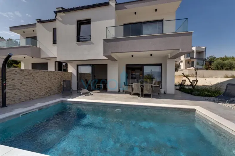 Vrbnik, periferia, casa con due appartamenti, nuova costruzione, vista, due piscine, vendita – 2