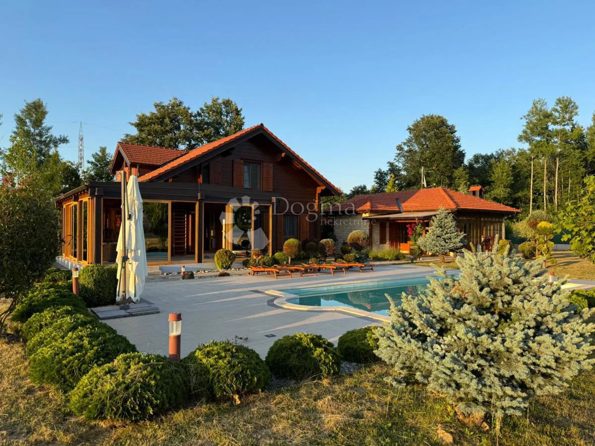 Дом Raduč, Lovinac, 350m2