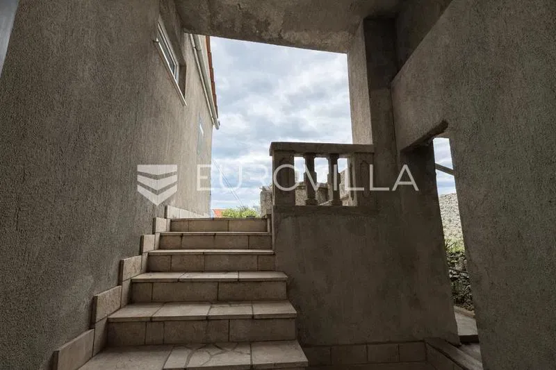 Krk, a unique opportunity - a heritage house with a private garden and immense business potential – 2
