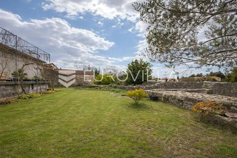 Krk, a unique opportunity - a heritage house with a private garden and immense business potential – 3