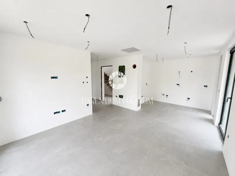 Fully furnished modern apartment on the first floor with a large rooftop terrace – 3