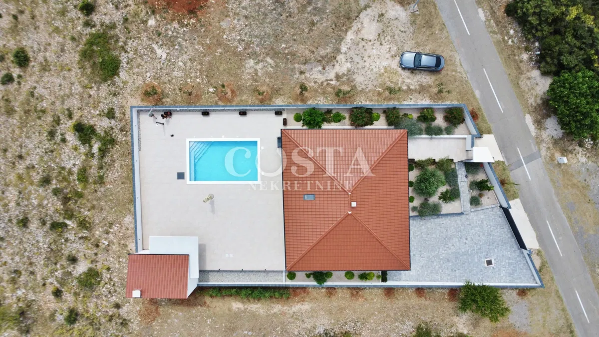 BIOGRAD, DONJA JAGODNJA - Kuća s bazenom na izoliranoj poziciji