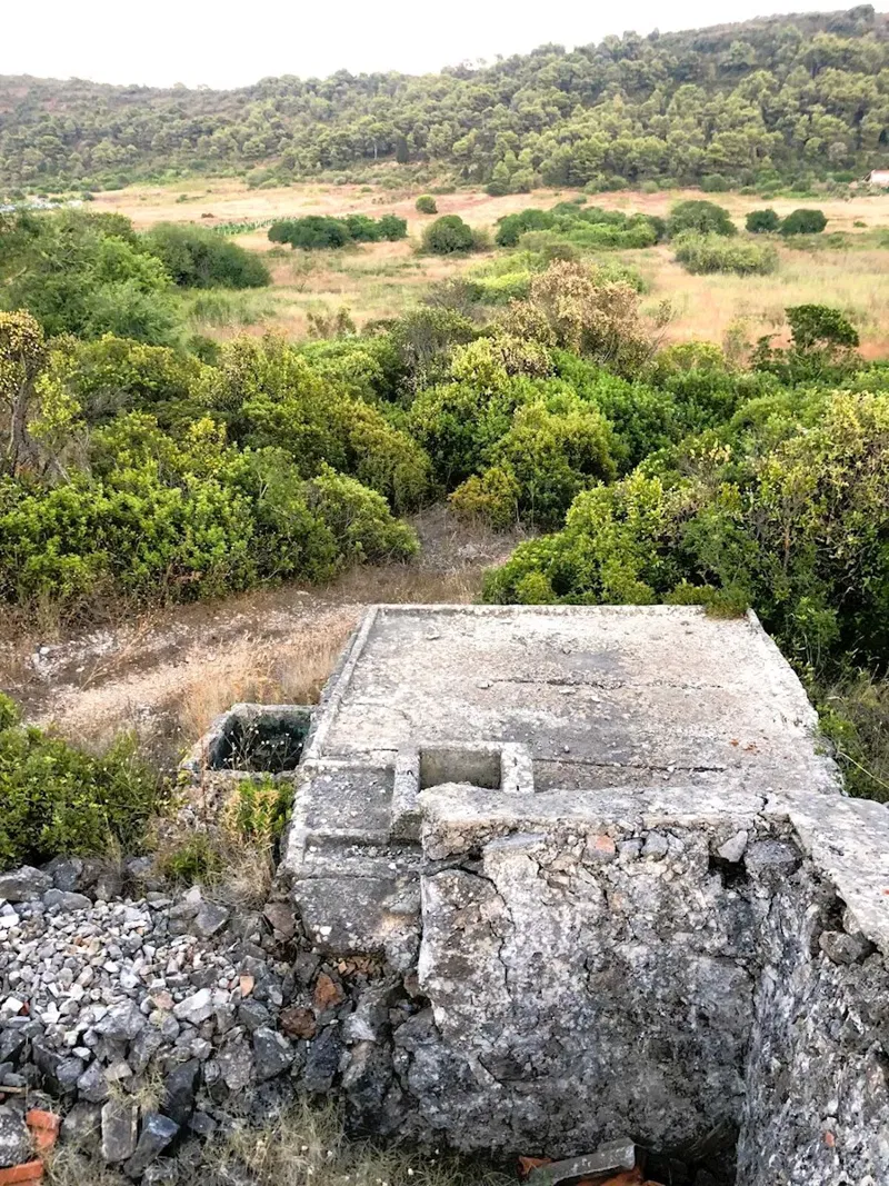 Vis, field - stone ruin with a large stone well on an agricultural plot of 5,600 sqm – 3