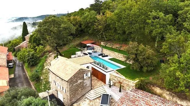 Istra,Oprtalj-Kamena vila jedinstvenog dizajna