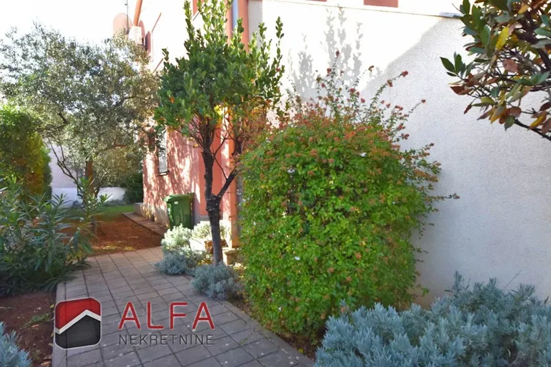 Croatia, Vodice, ground-floor apartment with garden for sale – 3