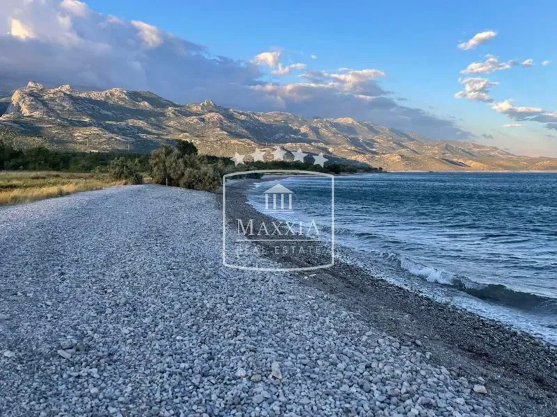 Seline, Starigrad - građ. zemljište 738 m2 mirno! 75000€