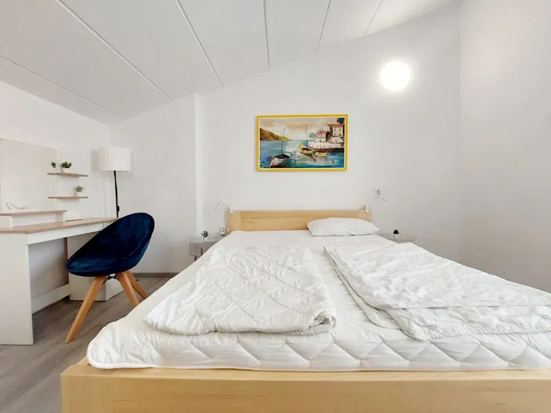 Apartment with Gallery – cozy second floor unit near the sea – 2
