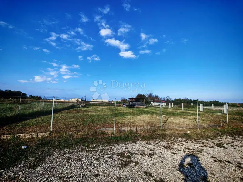 TOP! BUILDING LAND IN THE VICINITY OF PULA – 3