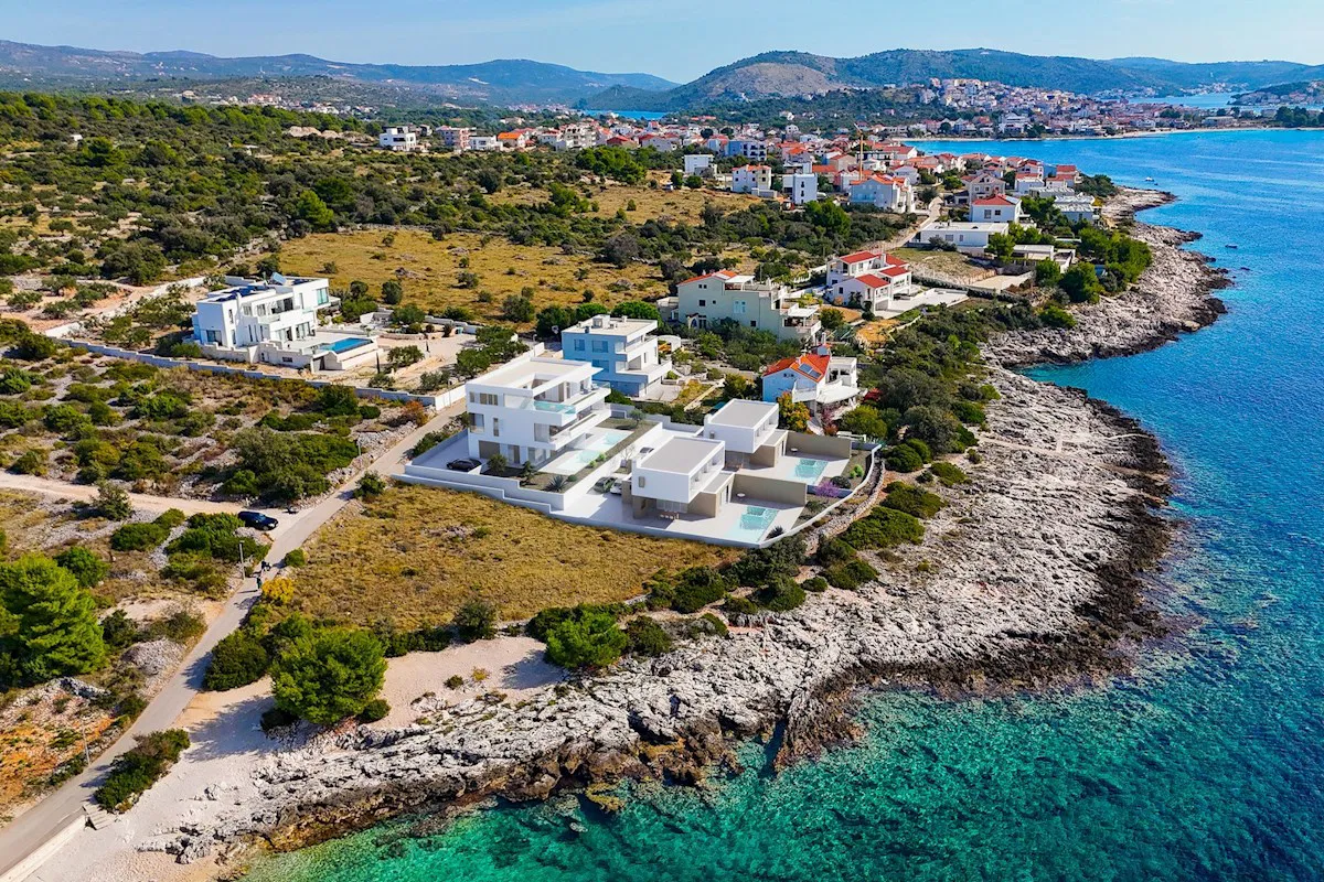 Terreno edificabile fronte mare a Rogoznica
