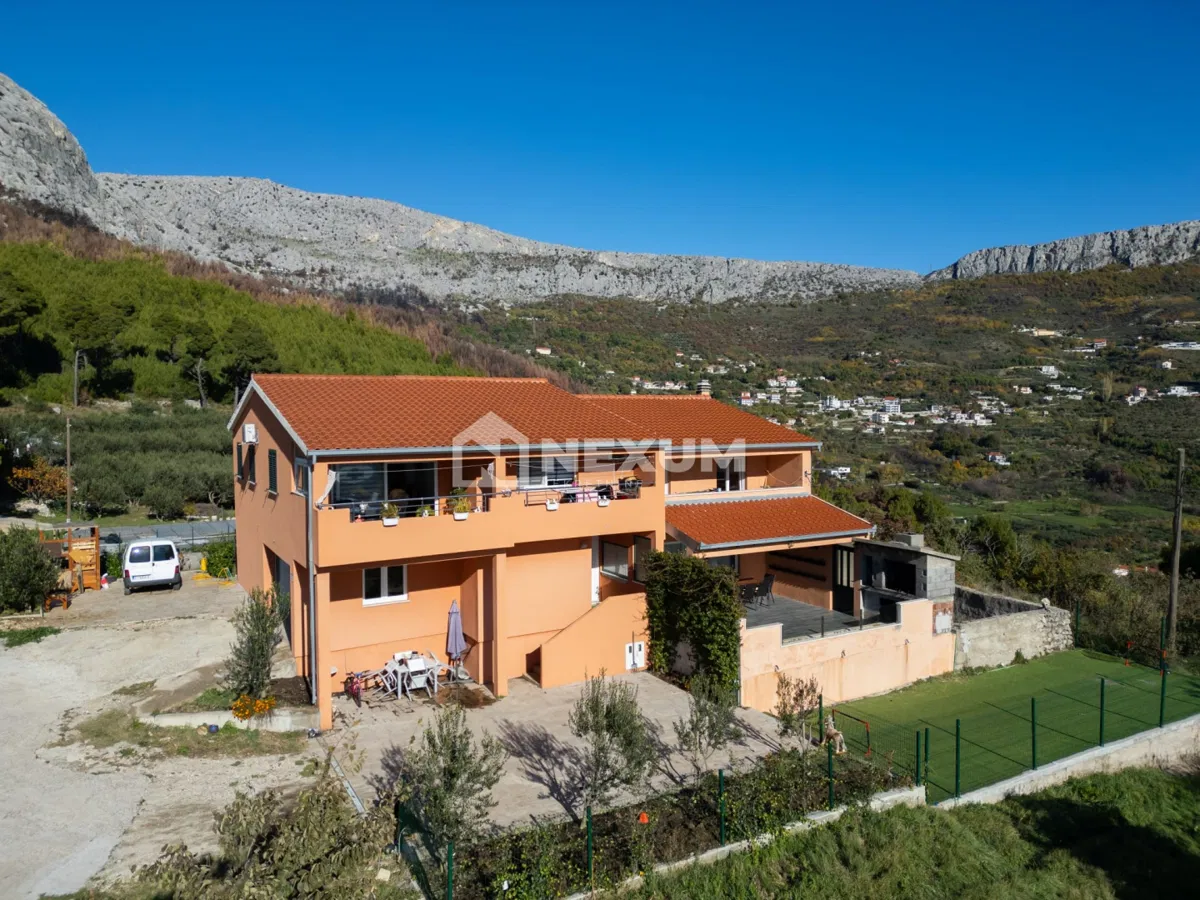 Atraktivna kuća s pogledom na Split i okolicu, Solin