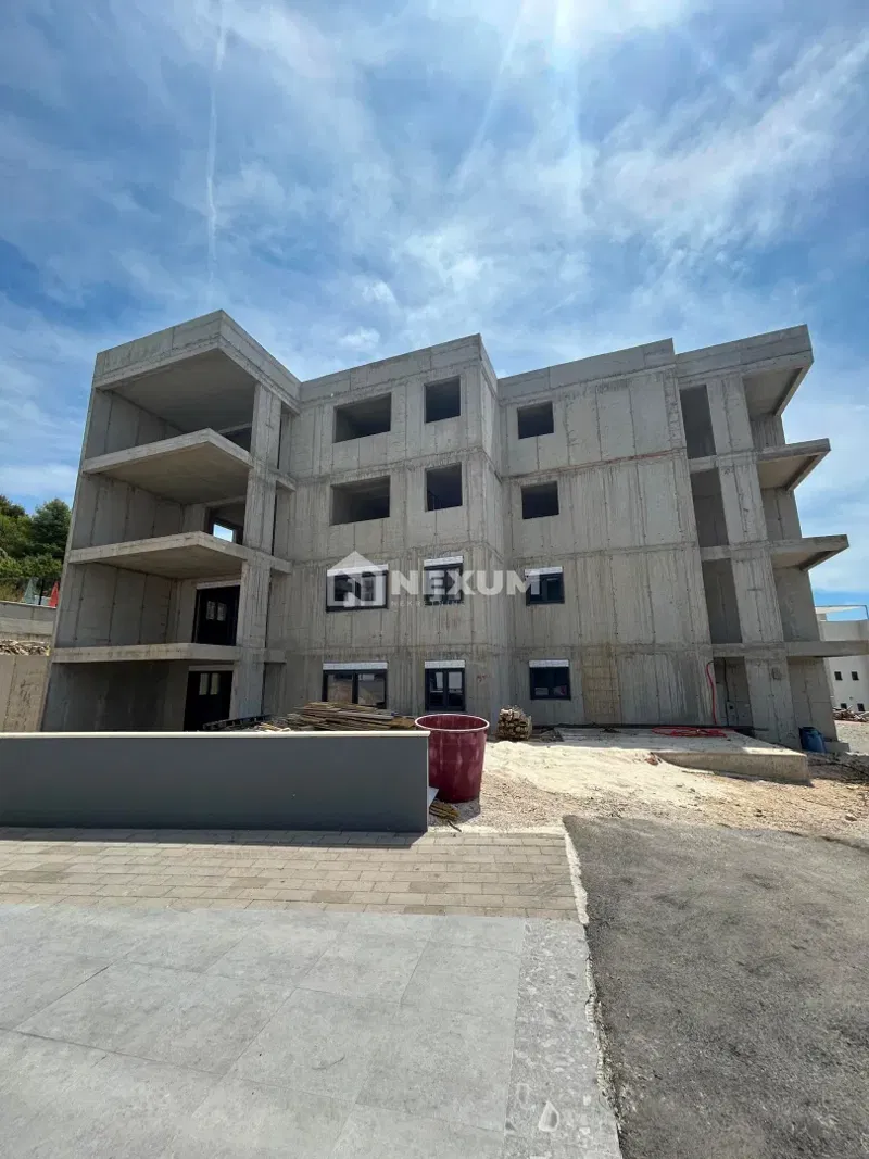 Three-Bedroom Apartment with Large Garden in Okrug Gornji – New Build – 3