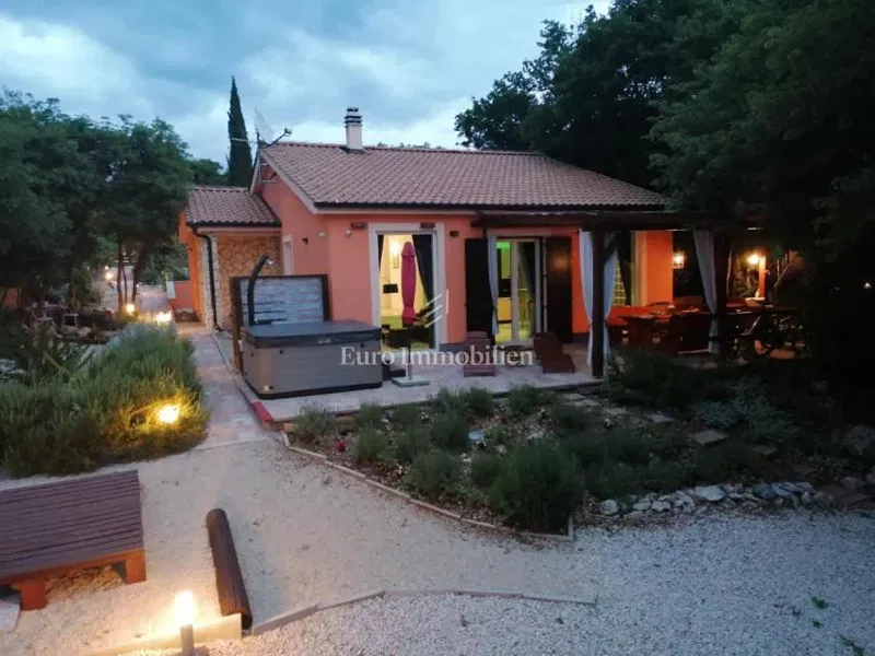 Casa indipendente in campagna con ampio terreno – 3