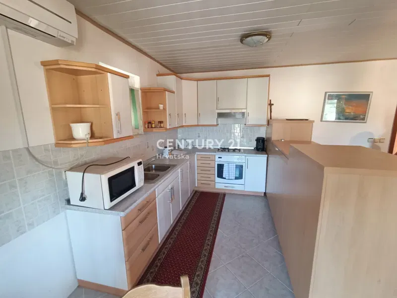 KRK, HOUSE WITH TWO SEPARATE APARTMENTS AND A BEAUTIFUL YARD, 2 KM FROM THE SEA – 3