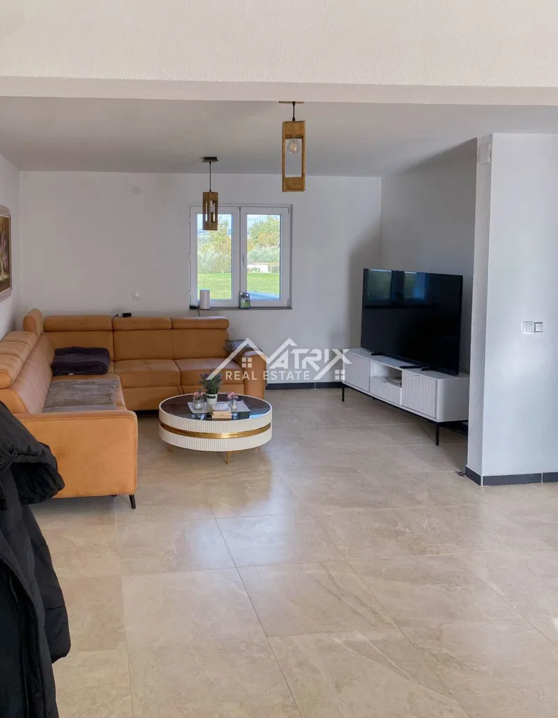 Poreč Umgebung, modernes Haus mit Pool und Meerblick – 3