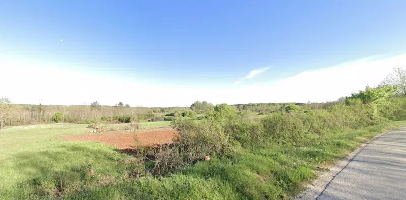 CENTRAL ISTRIA - Large agricultural land next to asphalt – 3