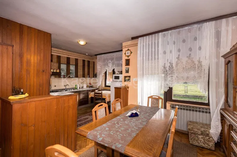 Rugvica, prodaja, obiteljska kuća, dvojni objekt, 175m2