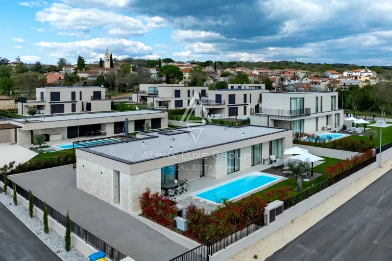 Istria, Poreč: Luxury villa with pool near village – 2