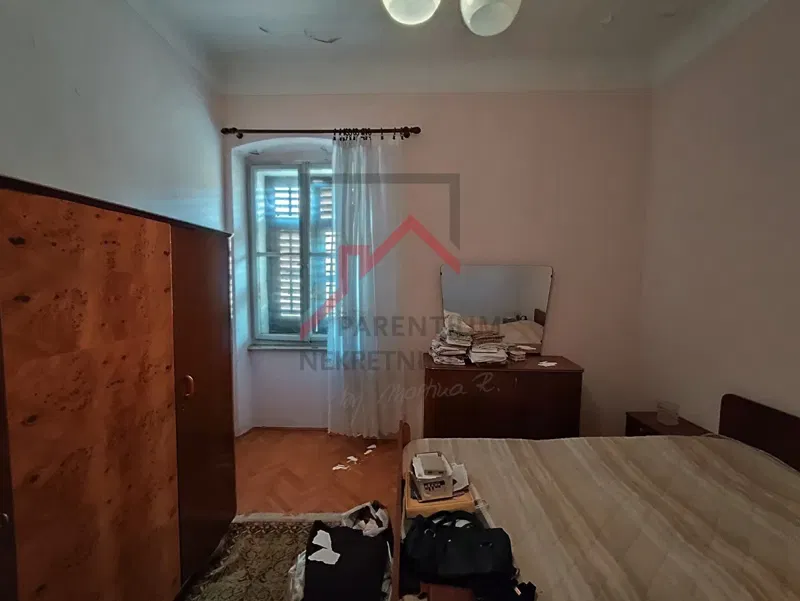 Istria, centro di Parenzo - Appartamento al mare da ristrutturare completamente – 2