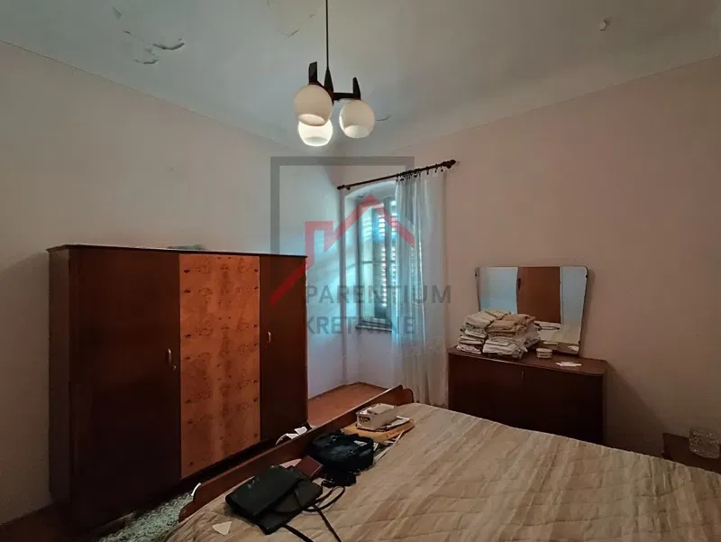 Istria, centro di Parenzo - Appartamento al mare da ristrutturare completamente – 3