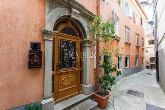 Cres, eine Hotel- und Wohnanlage mit Restaurant, Apartments und Zimmern