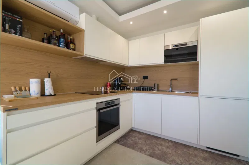 A modern furnished apartment with a spacious roof terrace, 1 km from the sea – 3