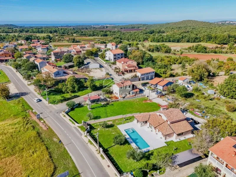 Spacious rustic villa with a large pool, wine cellar, wellness and garage – 2