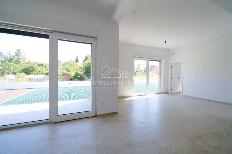 Newly built apartment with private entrance and garden 3.5km from the sea – 3
