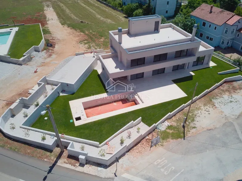 Terrazza panoramica con vista e spaziosa villa di qualità in una città con tutti i comfort – 3