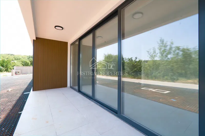 Quality, good location and apartment with a garden in a new building near Rovinj – 2