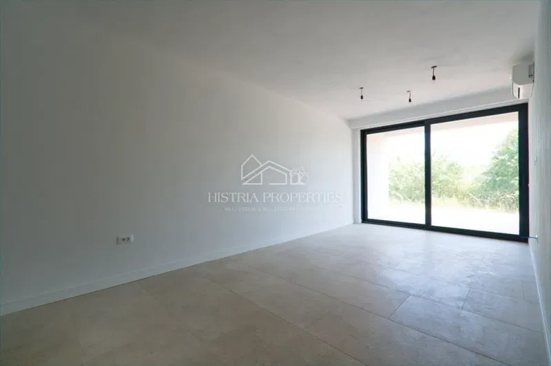 Quality, good location and apartment with a garden in a new building near Rovinj – 3