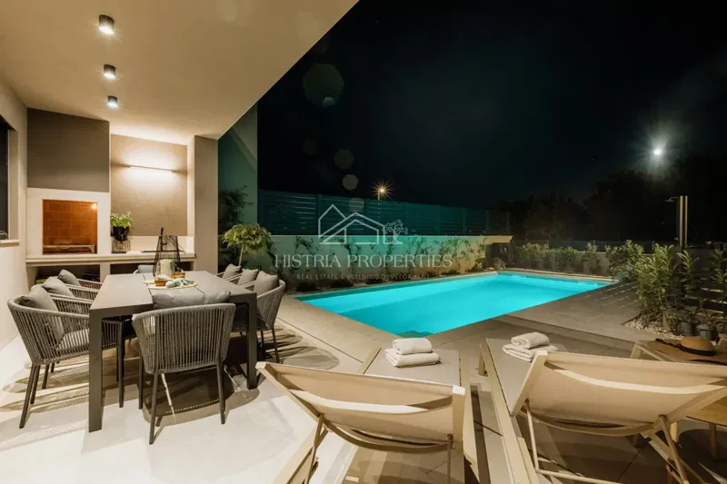 Modern and fully furnished duplex 800m from the sea in an attractive location – 3